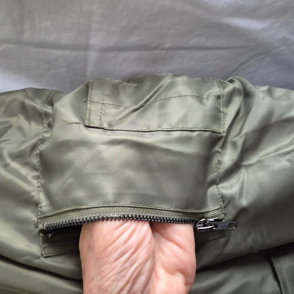 NWT Forever 21 Faux Shearling Bomber Jacket Reversible Sz XS - Picture 7 of 16